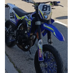 Sticker con Número Personalizado – Pegatina resistente para moto o coche